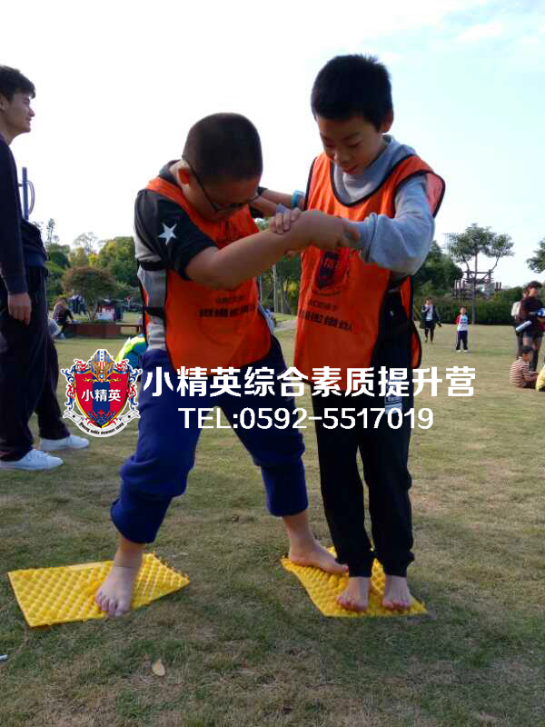 ����С��Ӣ�ۺ���������Ӫ