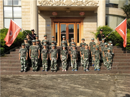 �ϲ�ѧ������Ӫ�ļҺ�