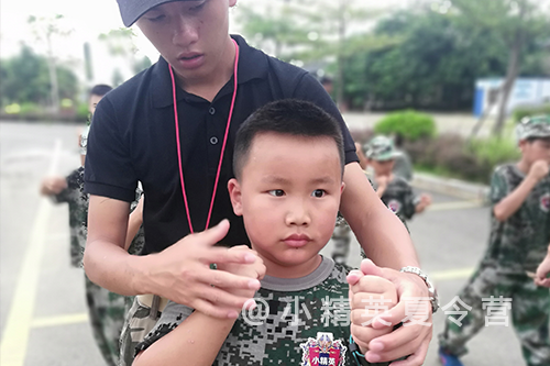 南昌军事拓展夏令营_南昌军训锻炼夏令营